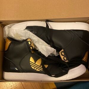 Adidas Midiru Court 2.0 Trefoil Women’s Size 8.5 (US)